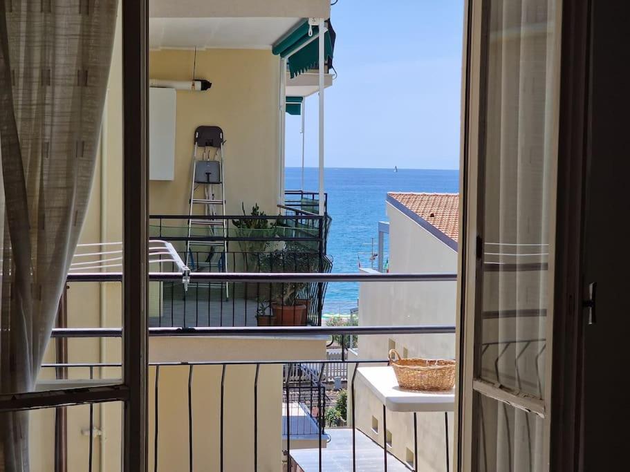 50 Metri Dal Mare - Free Parking E A/C Apartment Пиетра Лигуре Екстериор снимка