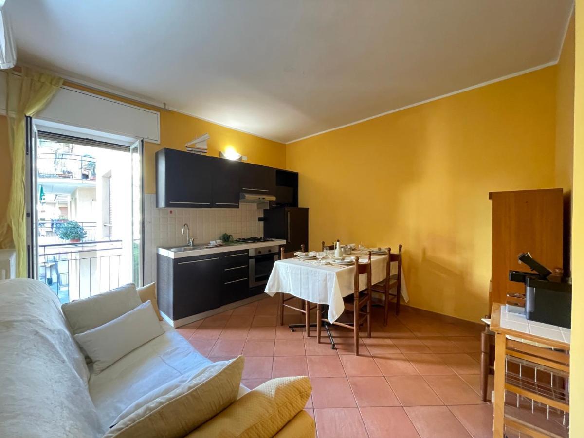 50 Metri Dal Mare - Free Parking E A/C Apartment Пиетра Лигуре Екстериор снимка