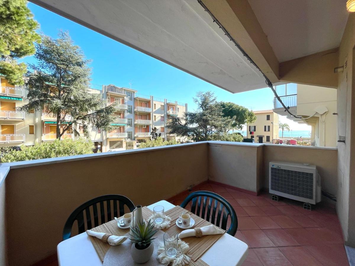 50 Metri Dal Mare - Free Parking E A/C Apartment Пиетра Лигуре Екстериор снимка