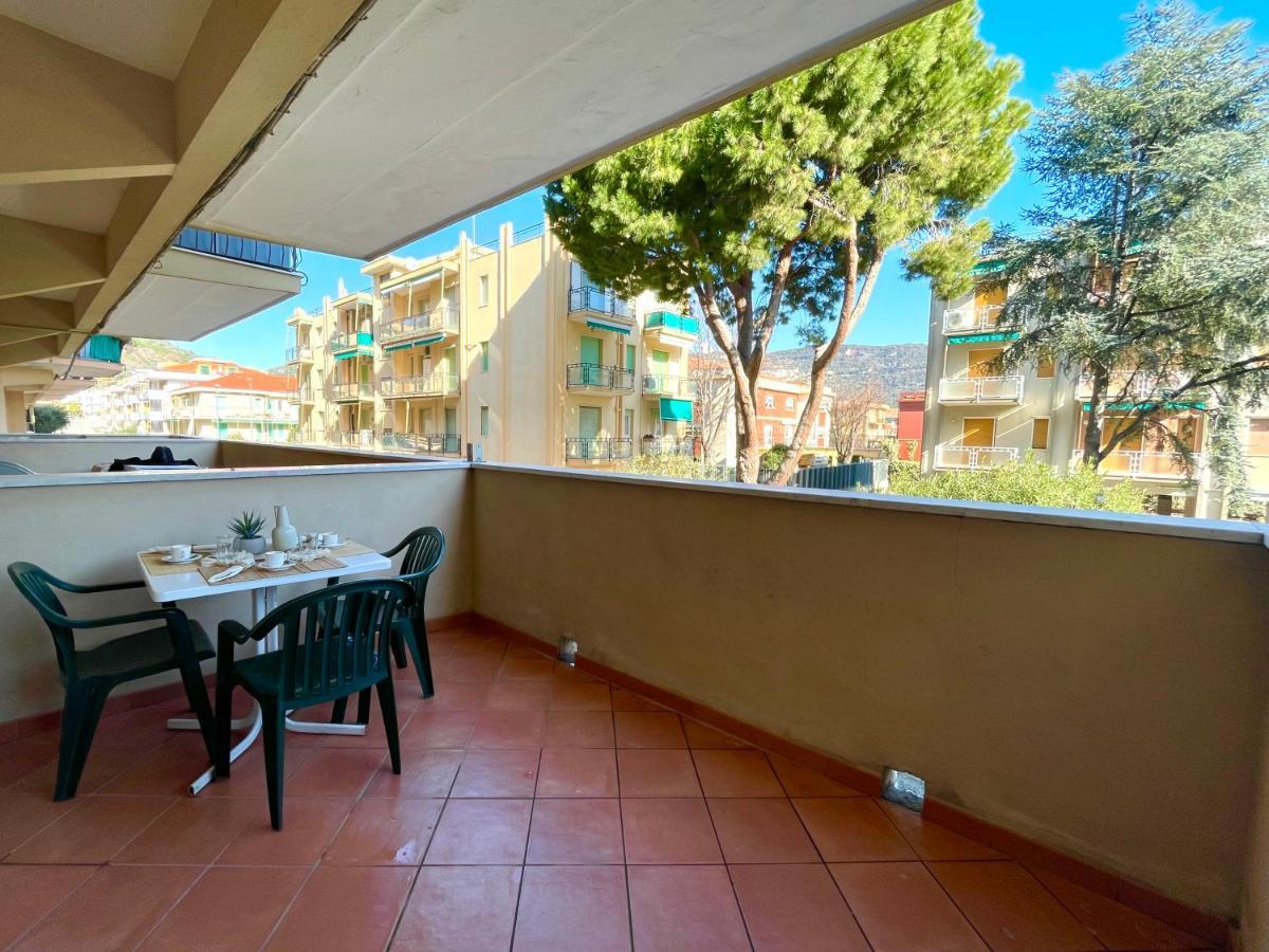 50 Metri Dal Mare - Free Parking E A/C Apartment Пиетра Лигуре Екстериор снимка