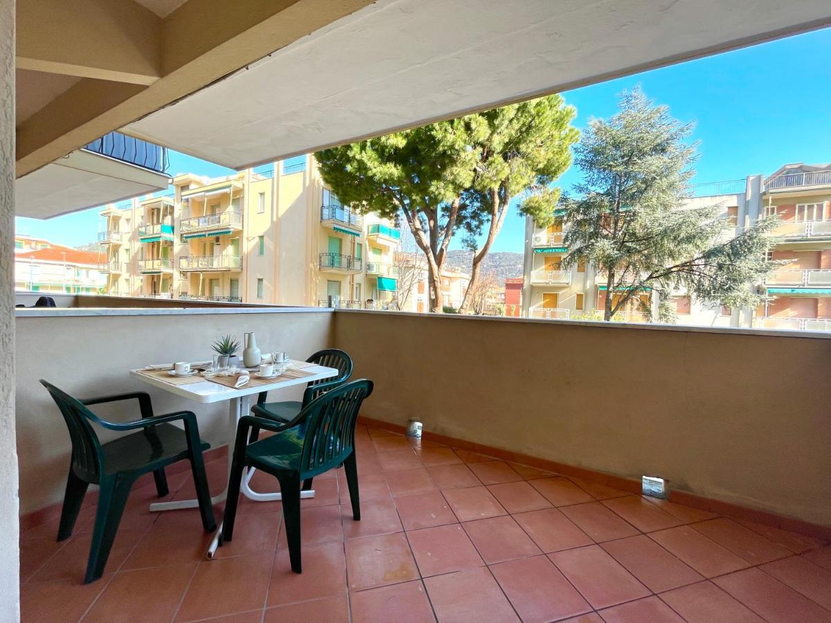 50 Metri Dal Mare - Free Parking E A/C Apartment Пиетра Лигуре Екстериор снимка