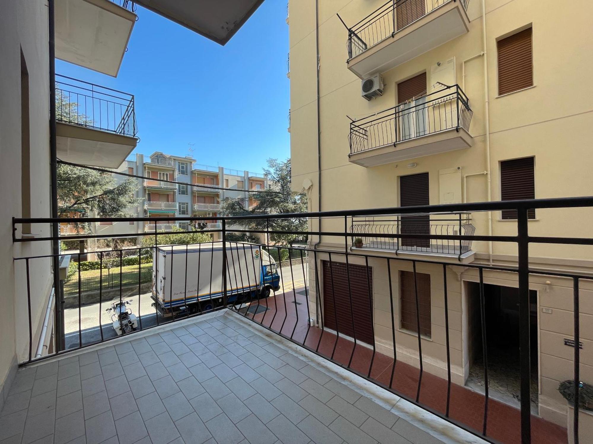 50 Metri Dal Mare - Free Parking E A/C Apartment Пиетра Лигуре Екстериор снимка