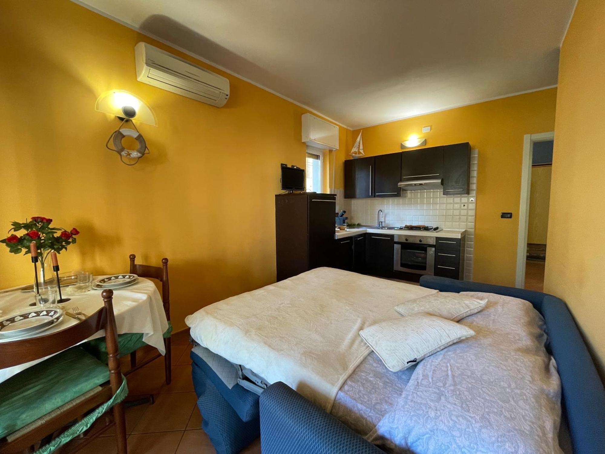 50 Metri Dal Mare - Free Parking E A/C Apartment Пиетра Лигуре Екстериор снимка