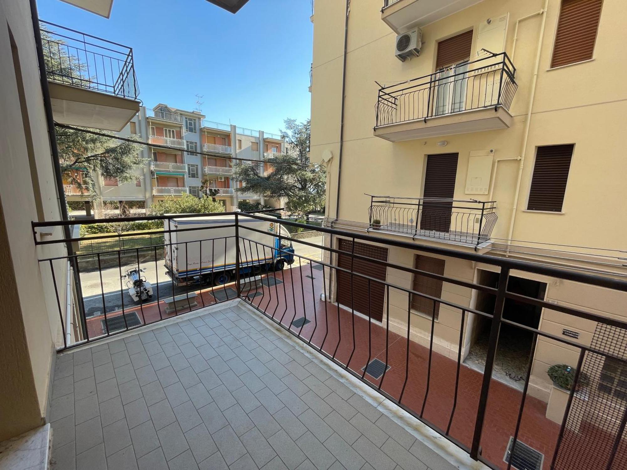 50 Metri Dal Mare - Free Parking E A/C Apartment Пиетра Лигуре Стая снимка