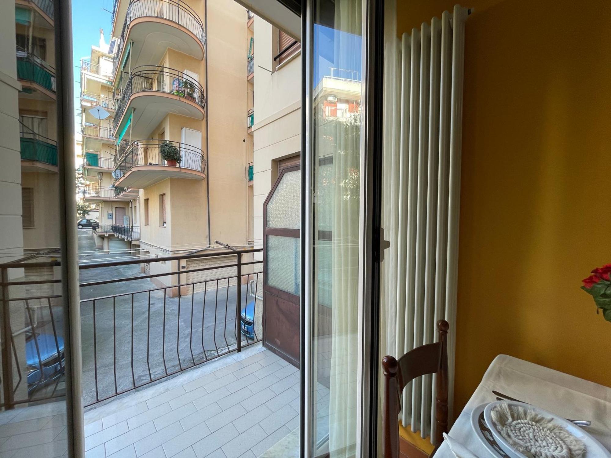 50 Metri Dal Mare - Free Parking E A/C Apartment Пиетра Лигуре Екстериор снимка