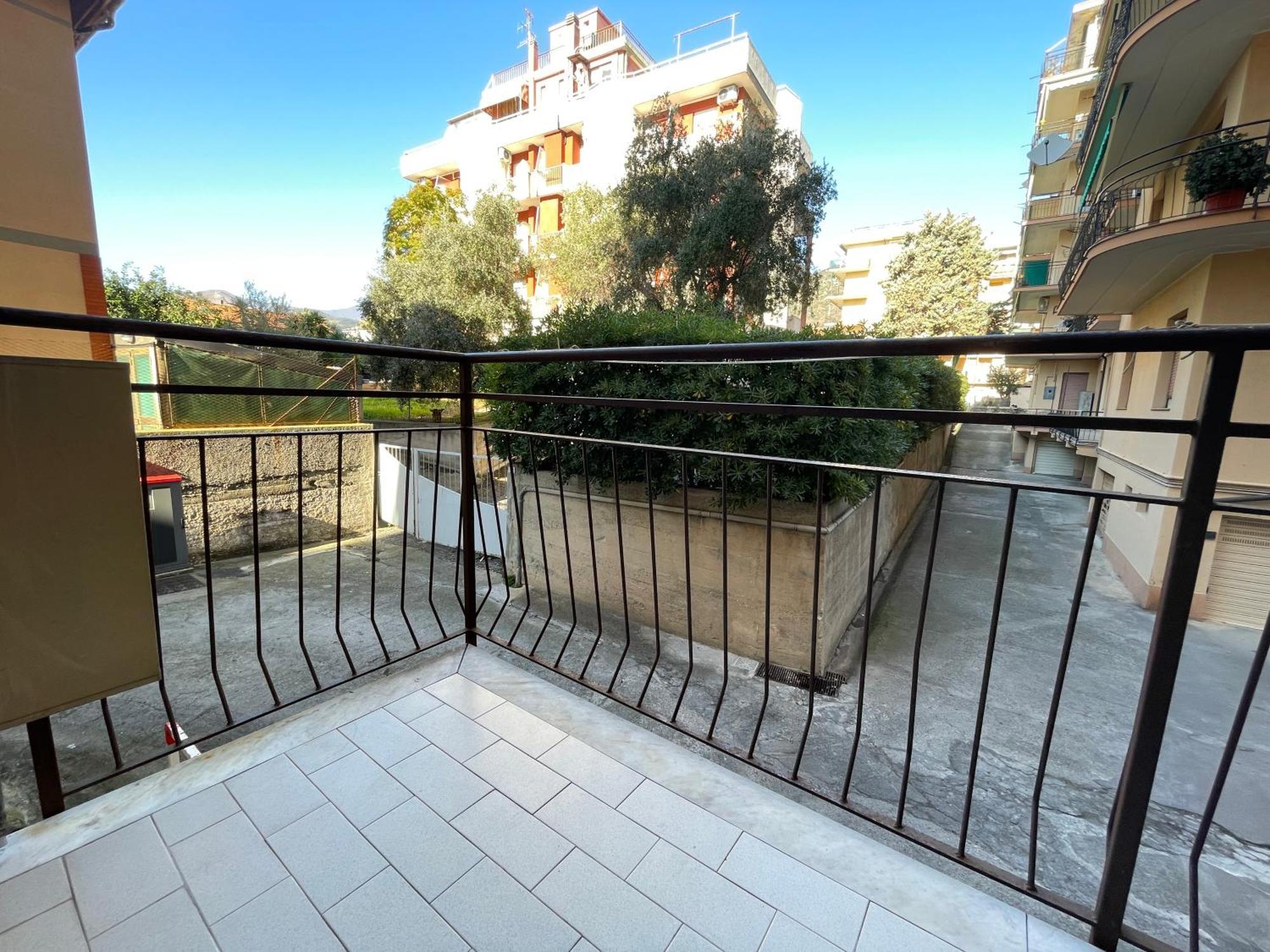 50 Metri Dal Mare - Free Parking E A/C Apartment Пиетра Лигуре Екстериор снимка